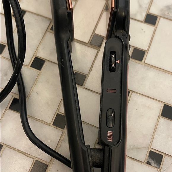 Infinity Pro Straightener - Picture 2 of 2